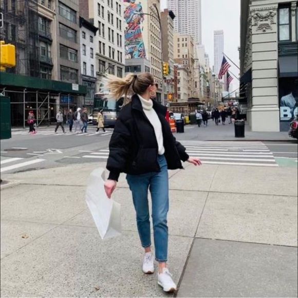 Meet your Posher, Tori - Picture 1 of 1